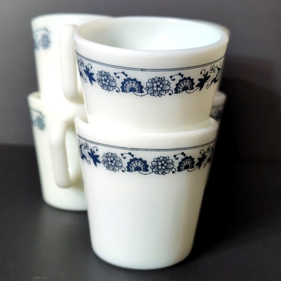 Vintage Pyrex Old Town Blue Onion lot of 6 Glass Coffee Cups. - Picture 4 of 7
